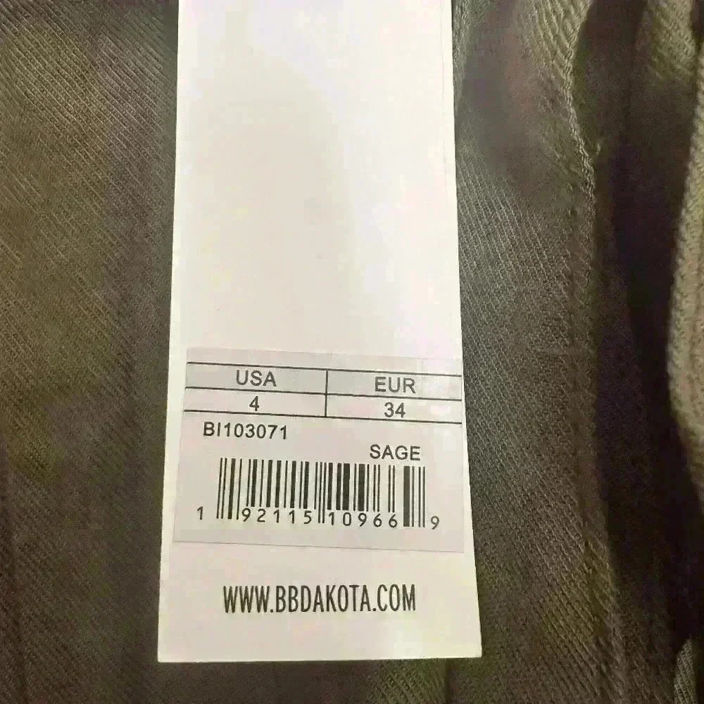 NWT - BB Dakota Olive Green Belted Short - Size 4/EUR 34 - Picture 2 of 4